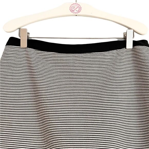 LOFT Black + White Seersucker Mini A-Line Skirt Size 4 - Picture 2 of 6